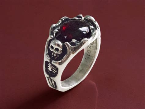 Witch note ring